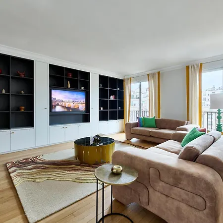 Av George V / Tour Eiffel * Paris