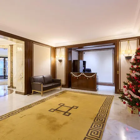 Apartment Av George V / Tour Eiffel Paris
