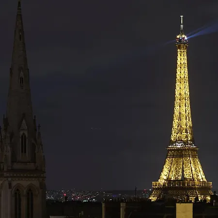 Av George V / Tour Eiffel Paris