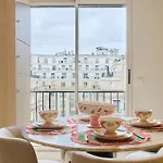 Av George V / Tour Eiffel Apartamento Paris