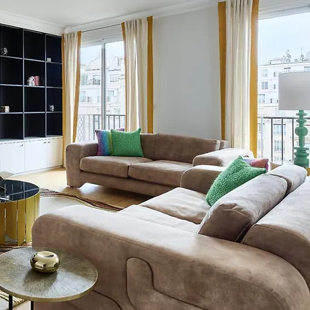 Av George V / Tour Eiffel Appartement *